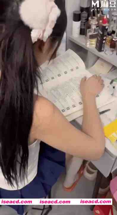 [视频/中文/步兵] 奶气草莓作品：禽兽父亲OO了正在学习的女儿 中文步兵 [300M]